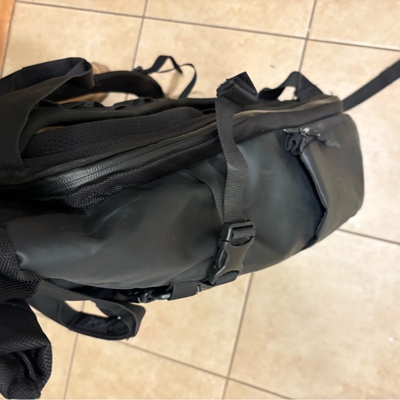 WANDRD PRVKE 31 Camera Backpack – Waterproof Black, Camera Cube Included - Picture 8 of 12